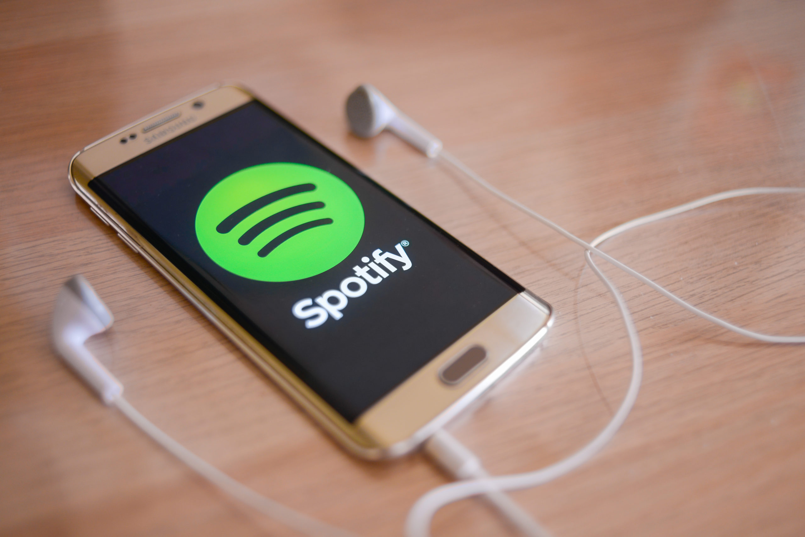 Hvordan gi ut musikk på iTunes, Spotify og YouTube Music?
